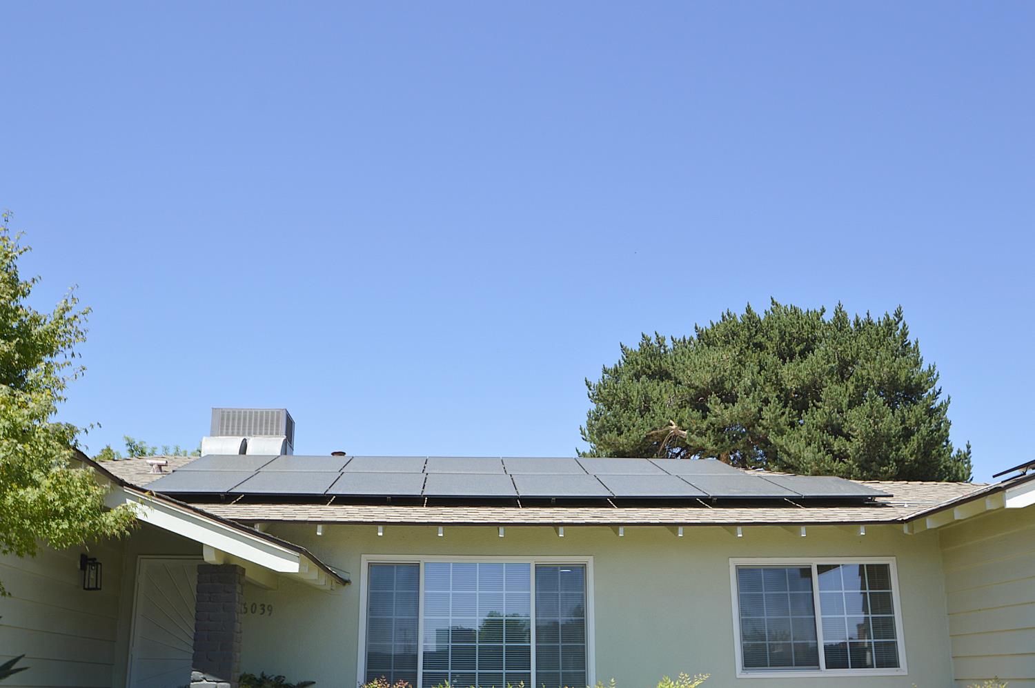 6039 N Maroa, Fresno, CA 93704