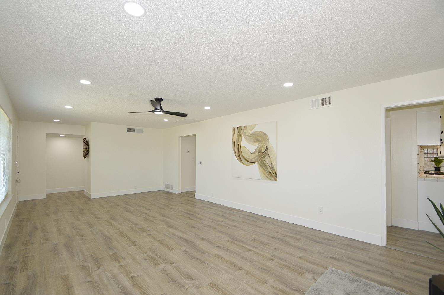6039 N Maroa, Fresno, CA 93704