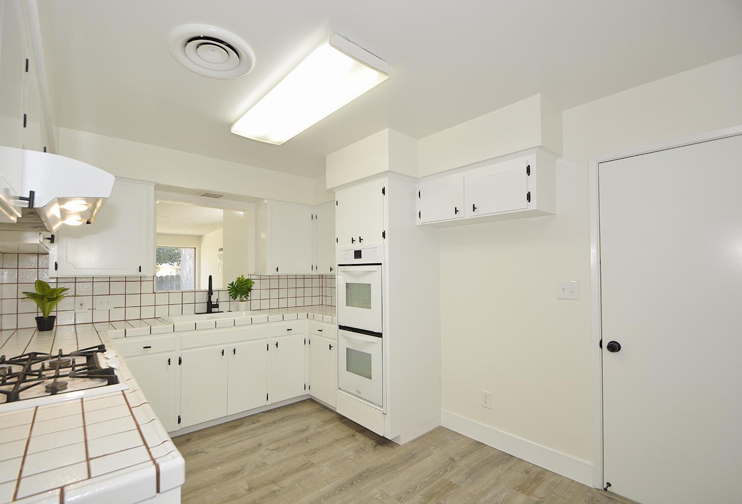 6039 N Maroa, Fresno, CA 93704