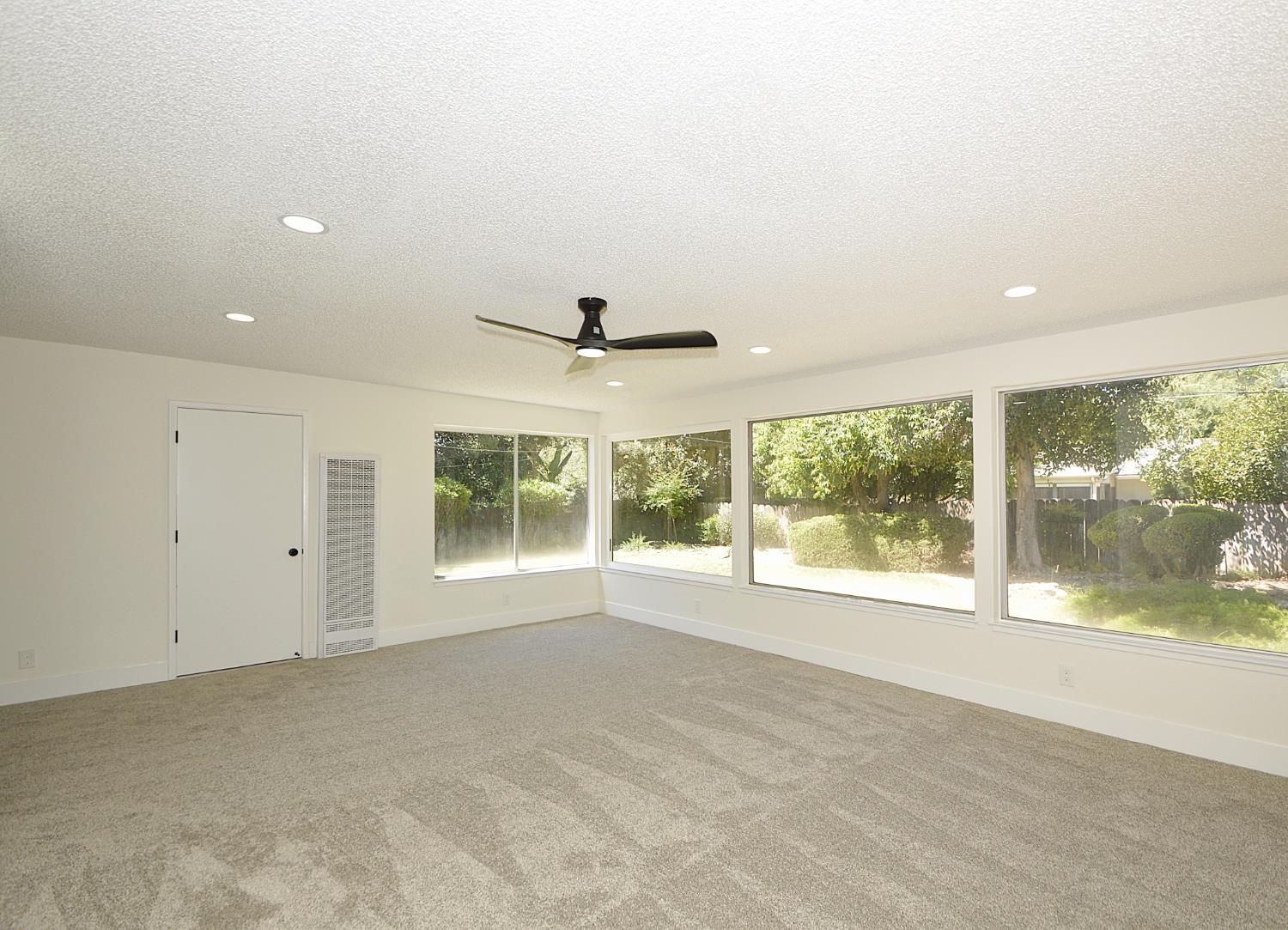6039 N Maroa, Fresno, CA 93704