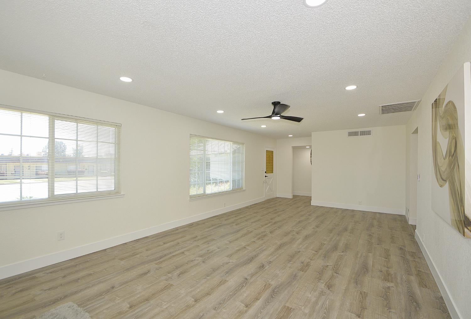 6039 N Maroa, Fresno, CA 93704