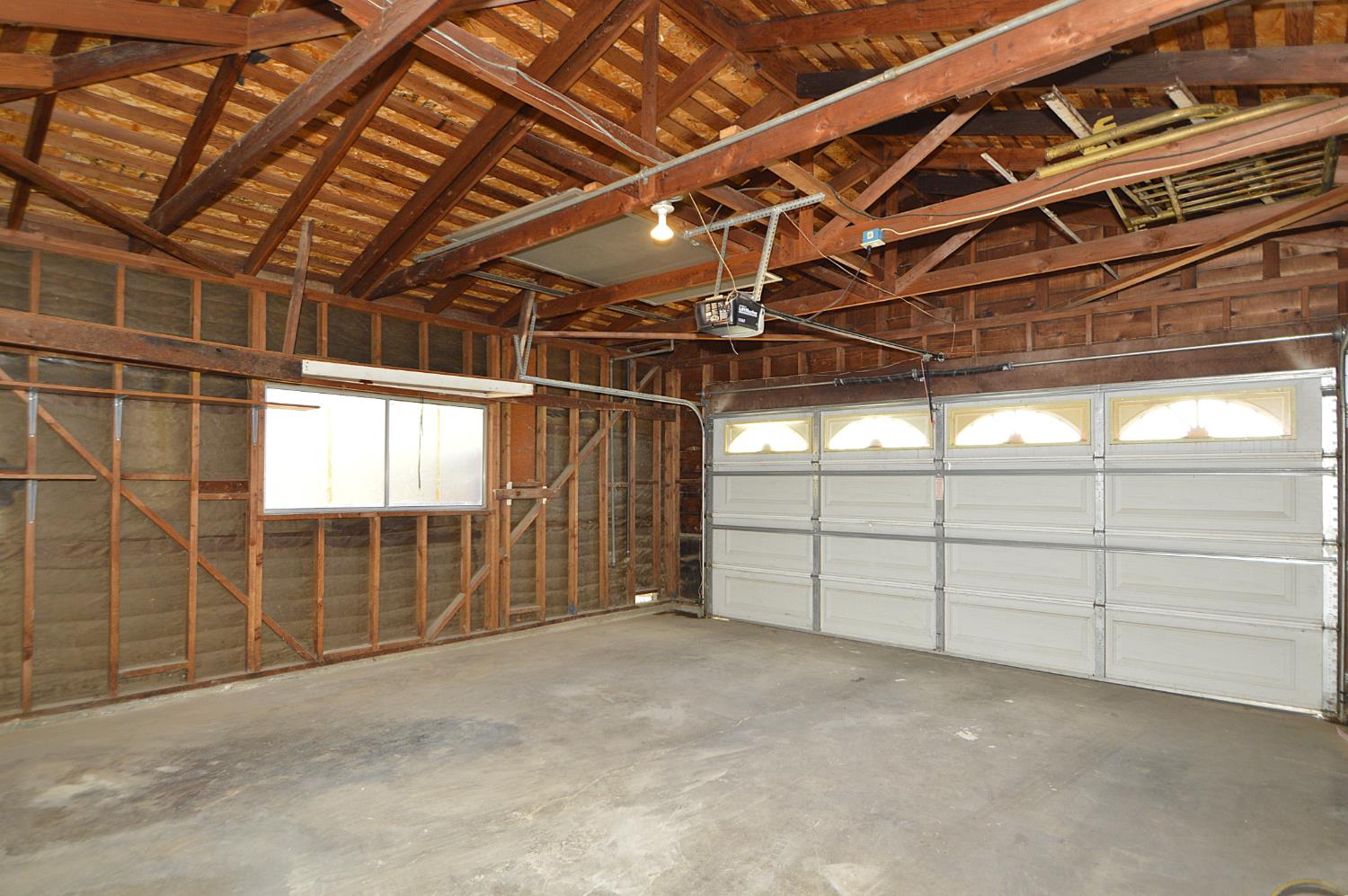 6039 N Maroa, Fresno, CA 93704