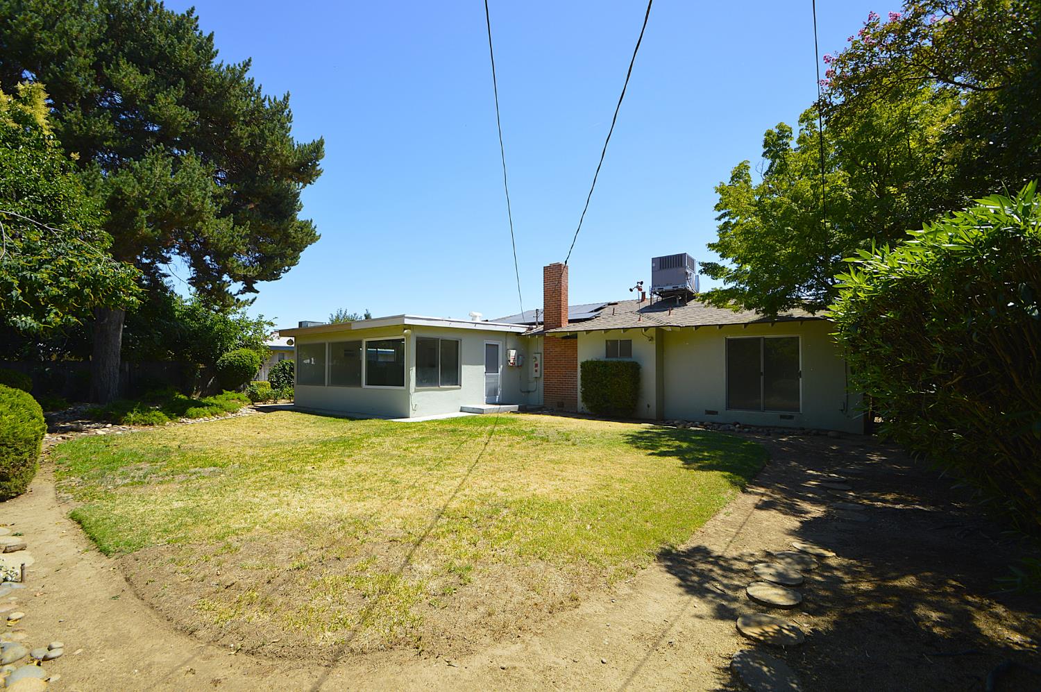 6039 N Maroa, Fresno, CA 93704