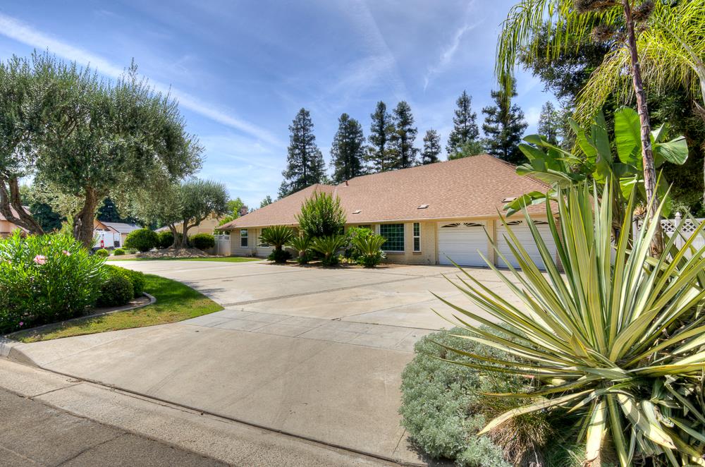 5612 Columbia Dr N, Fresno, CA 93727