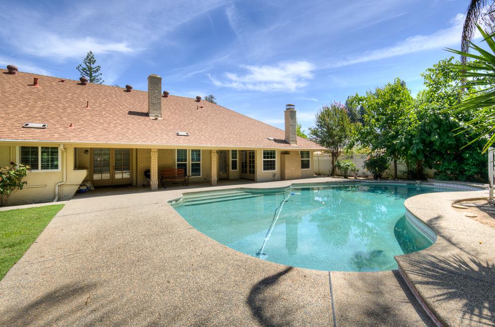 5612 Columbia Dr N, Fresno, CA 93727