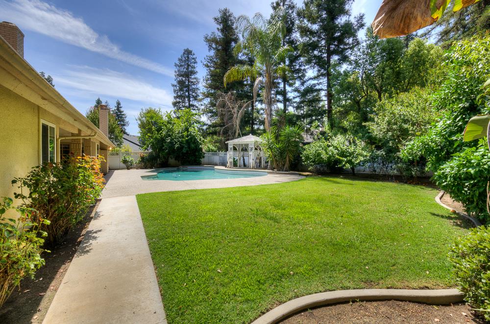 5612 Columbia Dr N, Fresno, CA 93727