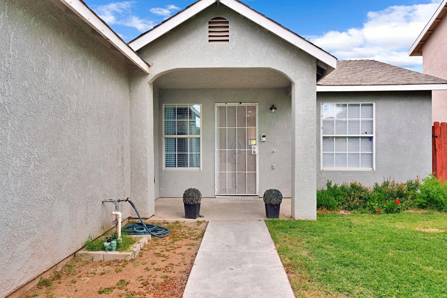 1402 N Bush Ave, Fresno, CA 93727