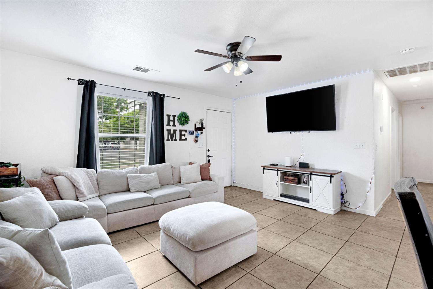 1402 N Bush Ave, Fresno, CA 93727