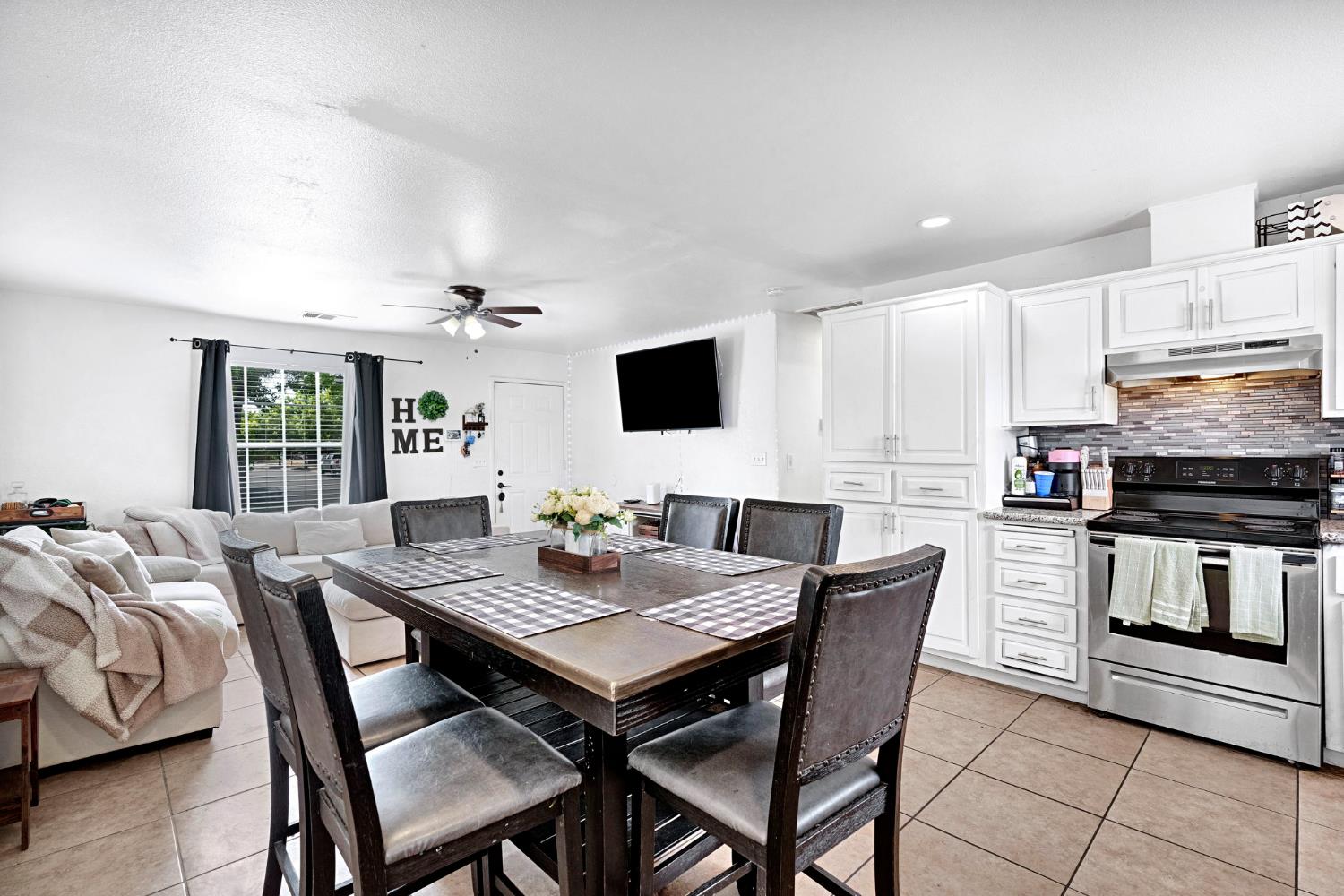 1402 N Bush Ave, Fresno, CA 93727