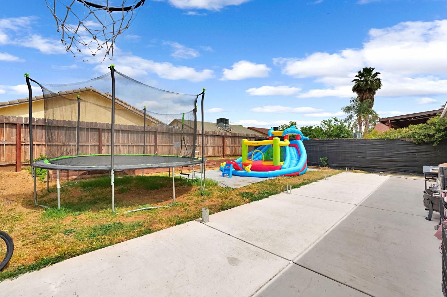 1402 N Bush Ave, Fresno, CA 93727