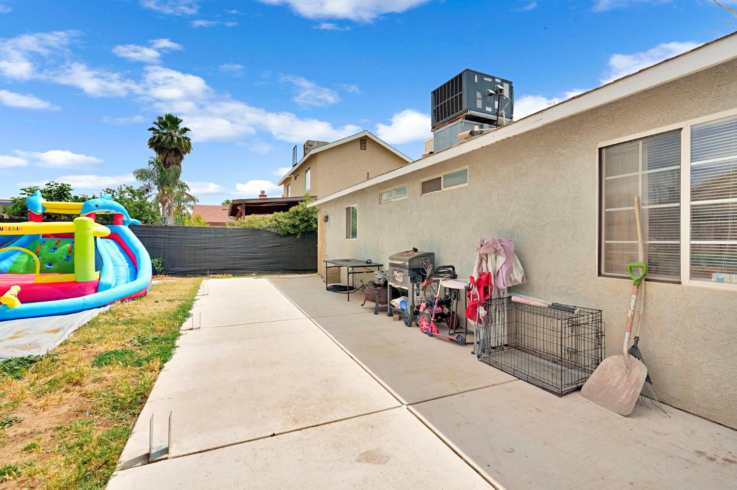 1402 N Bush Ave, Fresno, CA 93727