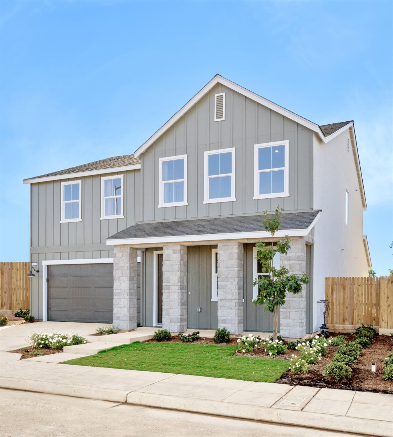 3423 N Mcarthur Ave, Fresno, CA 93727