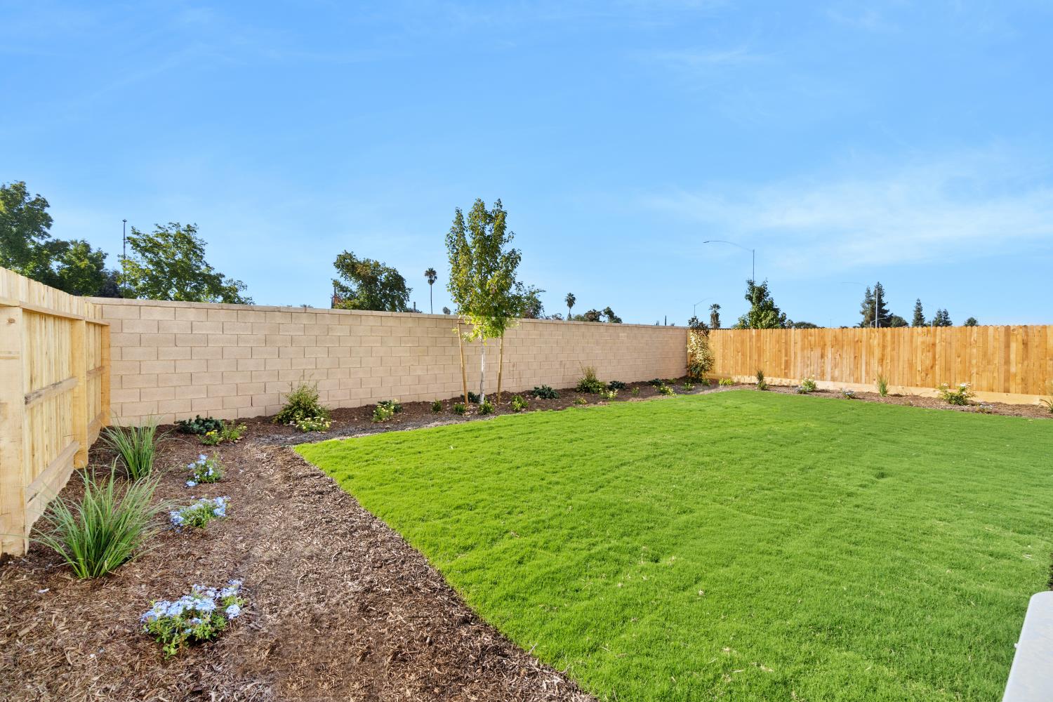 3423 N Mcarthur Ave, Fresno, CA 93727