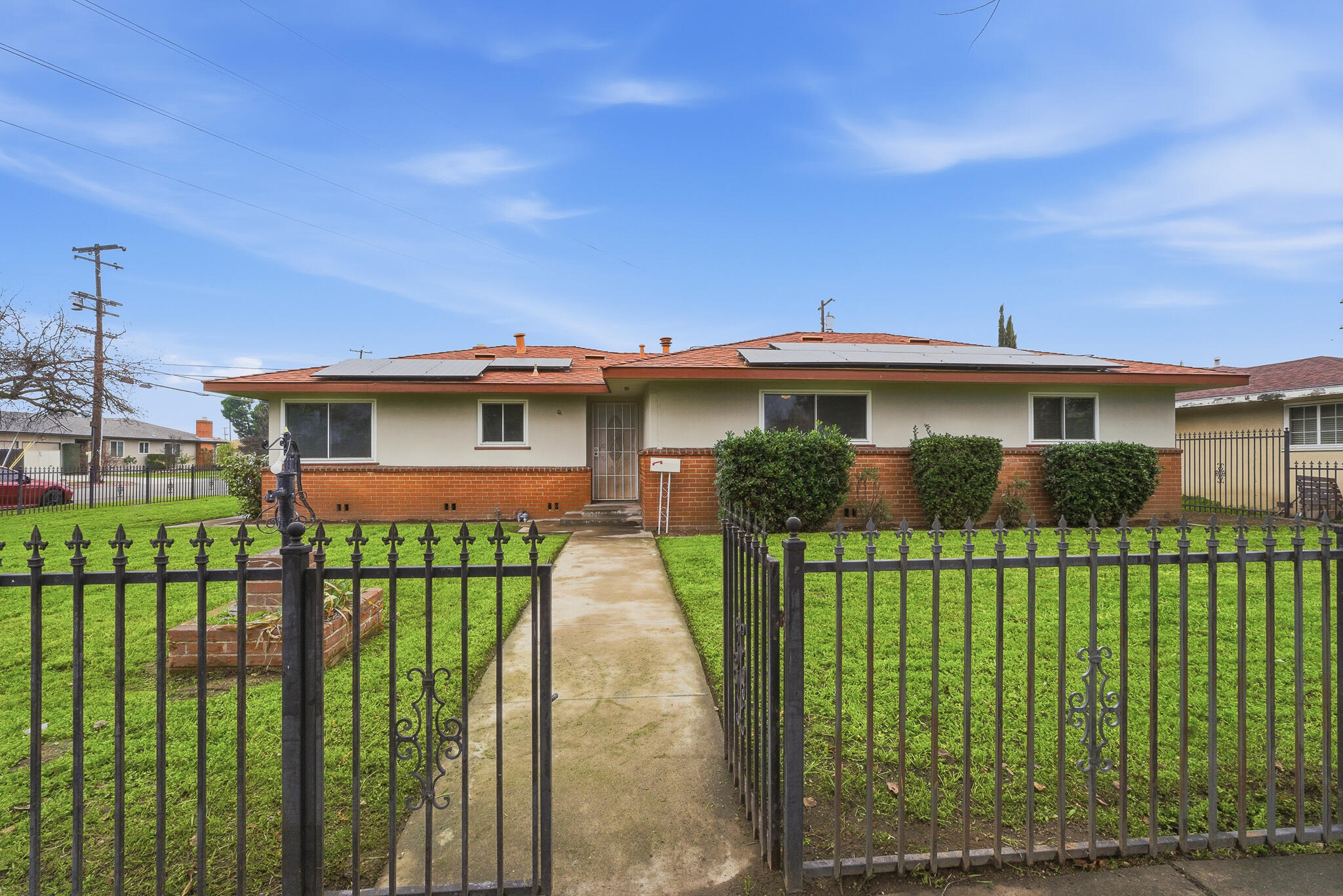 2746 N Cedar Ave, Fresno, CA 93703