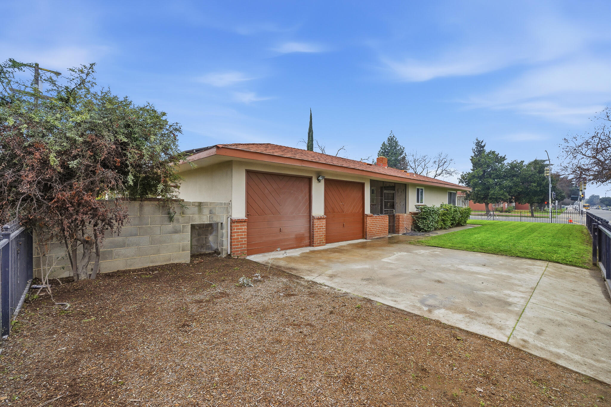 2746 N Cedar Ave, Fresno, CA 93703