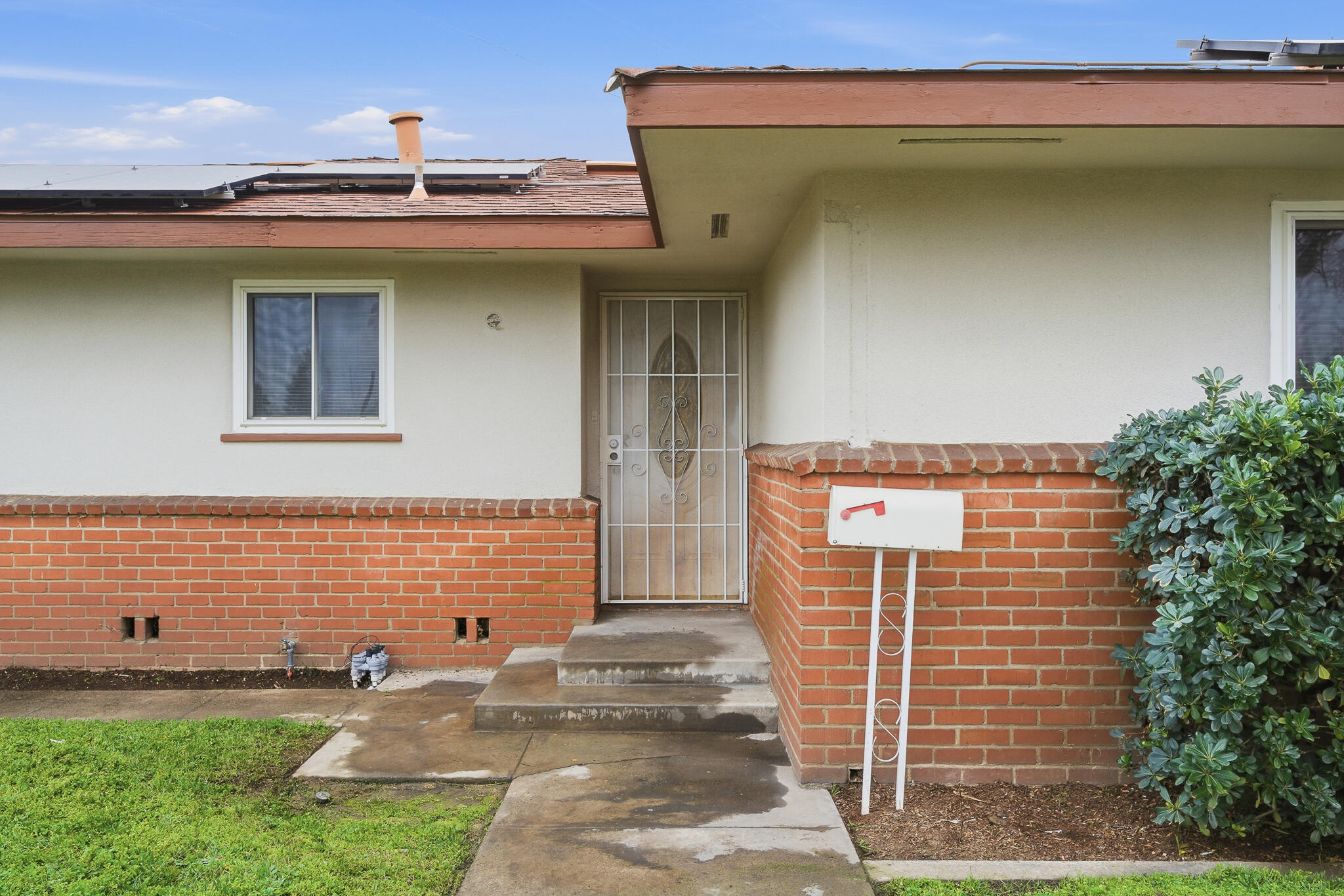 2746 N Cedar Ave, Fresno, CA 93703
